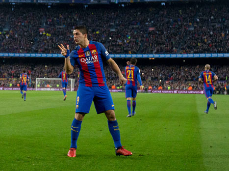 סוארס. ימשיך לחגוג בקאמפ נואו (gettyimages)