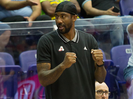 עם הכיפה. לא חוגג חגים "פגאניים" (עודד קרני)