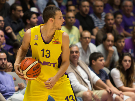 הובר. דקות מצוינות במחצית הראשונה הובילו את הבריחה