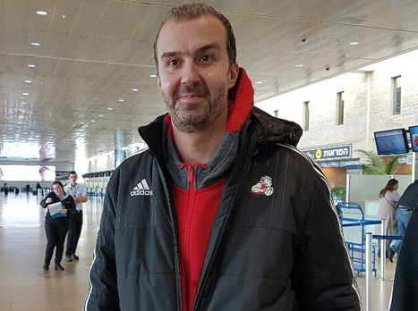 פיאניג'אני. עם הרגליים על הקרקע