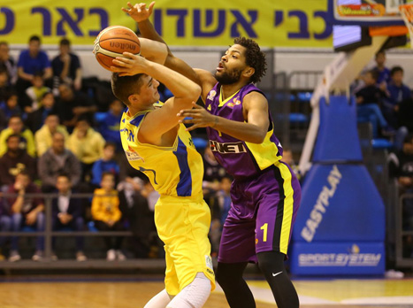 וויאט מקשה על אריאל. רבע ראשון מצוין לחולון (מנהלת הליגה)