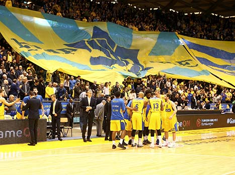 האוהדים הגיעו לתמוך (אלן שיבר)