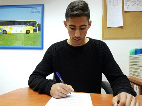 אחת החולצות המזויפות