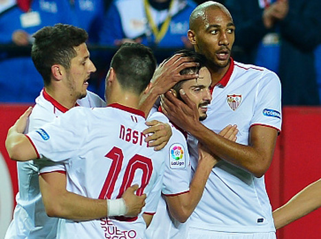 שוב במקום השני. שחקני סביליה חוגגים (getty)