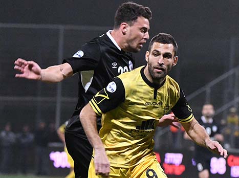 קיבל מחמאות מאיינבינדר. שכטר (אנצ'ו גוש)