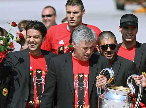 היו ימים. קוסטקורטה עם אנצ'לוטי וגביע האלופות (Getty)