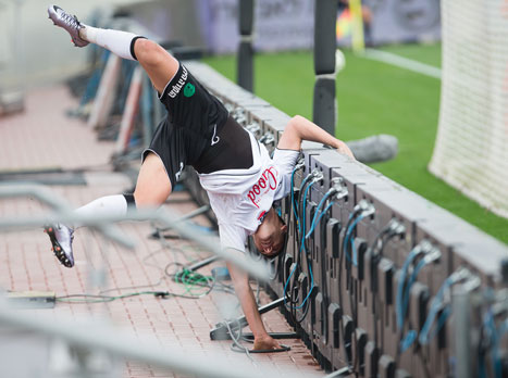 צרות גדולות לקוראץ' והפועל חיפה (צילום: עודד קרני)