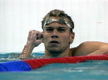 נבו בבריכה. טוען ליחס מבזה מצד האגודה