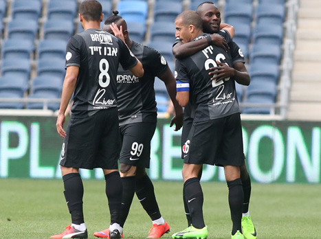 שער שלישי בשלושה משחקים. צ'יבוייקה (צילום: יוסי שקל)