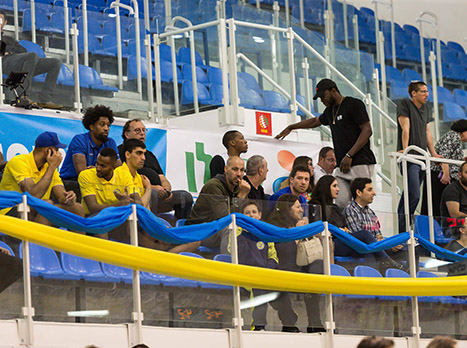 גם מאיר טפירו וקבוצת הגברים הגיעו לעודד (עודד קרני)