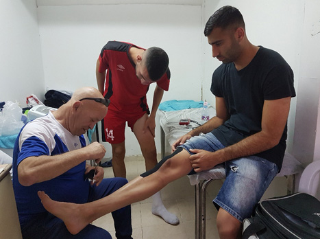 מקבל טיפולים. ינקו