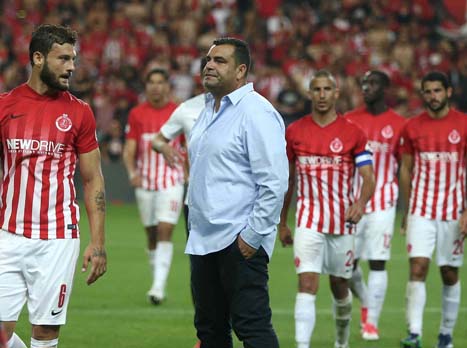 "מדבר את שפת הכדורגל" (אלן שיבר)