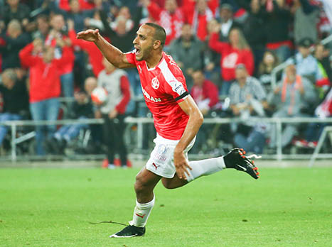 "200 אלף אנשים נושמים כדורגל" (דני מרון)