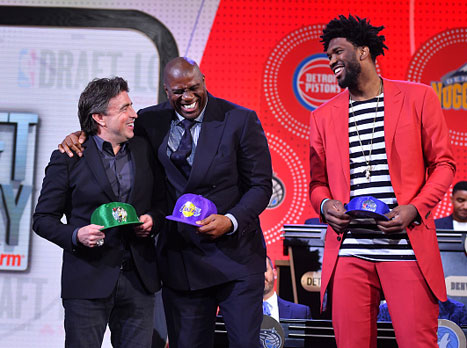 ג'ואל אמביד (מימין) ייצג את פילדלפיה, מג'יק ג'ונסון (אמצע) את הלייקרס (getty)