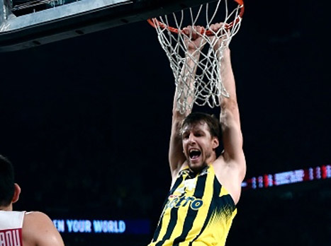 וסלי נהנה על הטבעת (getty)