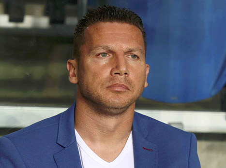 בכר. קרוב להשלים את מצבת הזרים (אלן שיבר)