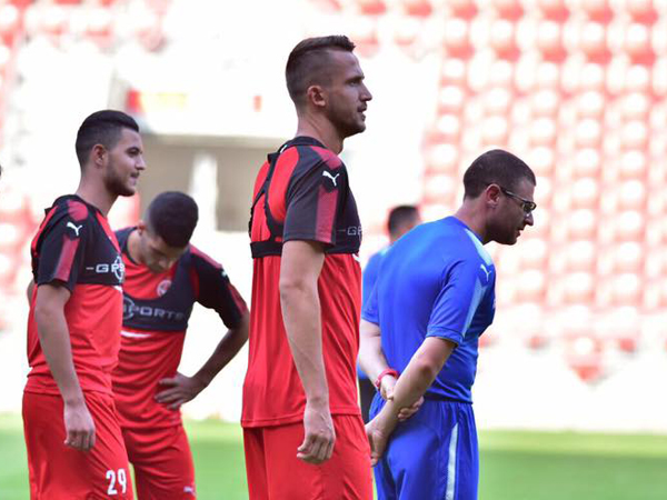 ב"ש מרוצה מהמחויבות שלו. פקהארט (האתר הרשמי של ב"ש)