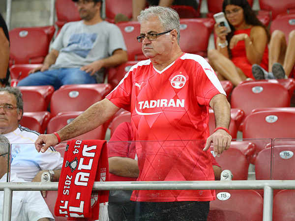 אוהדי ב"ש חזרו הביתה עם הראש למטה (צילום: דני מרון)