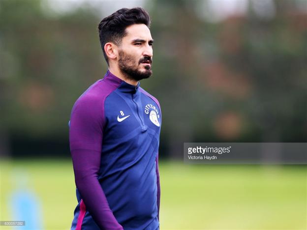 גונדואן באימון אתמול. עדיין לא כשיר לחלוטין (Getty)