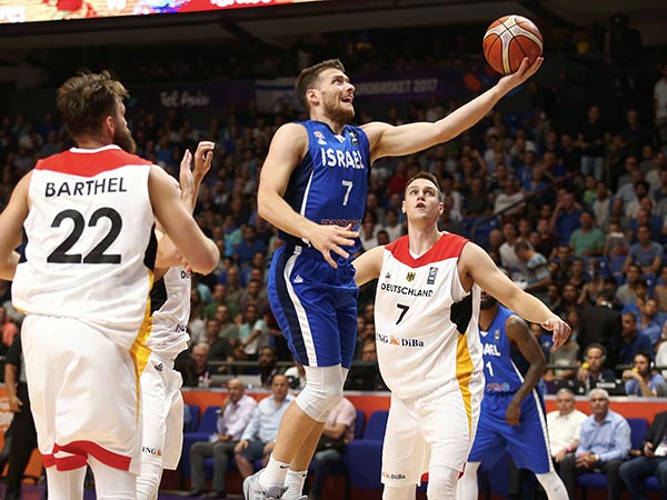 מקל. פתיחה טובה להתקפה של הנבחרת (אלן שיבר)