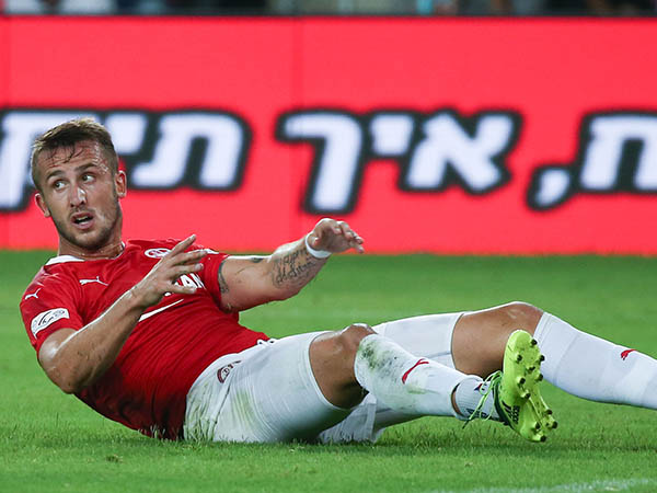 פקהארט על הדשא. פיספס שער בטוח (צילום: דני מרון)