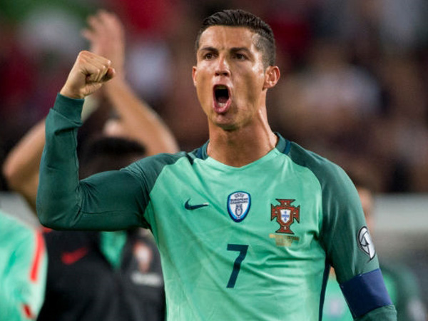 רונאלדו. פורטוגל חוזרת לשלישיה הראשונה (getty)