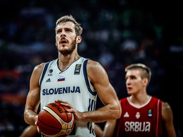 דראגיץ' פתח את המשחק בצורה מדהימה והפציץ מכל מקום (FIBA)