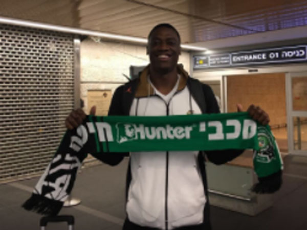 חוזר לארץ. באקנר