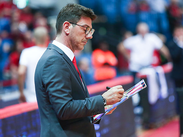 אין טביעת אצבע. קציקאריס (דני מרון)