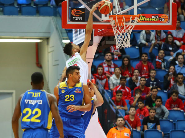 היחיד שמתפקד, דיי (מנהלת הליגה)