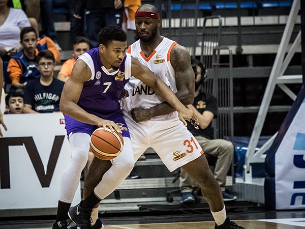 לשם שינוי, ראשל"צ נראתה נהדר (מנהלת הליגה)