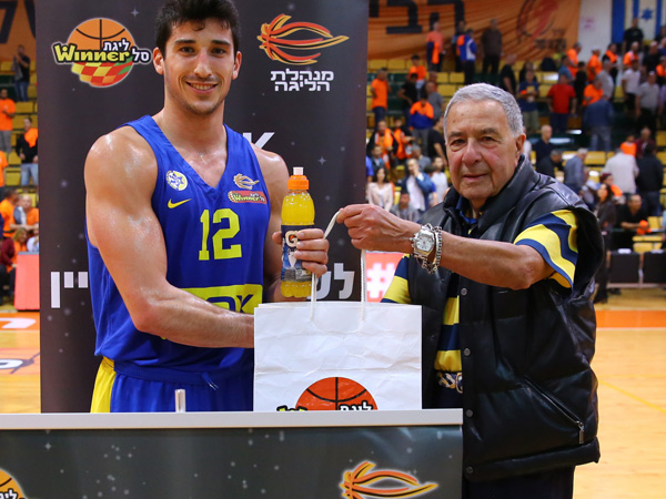 דיברתולומאו ופרס המצטיין (getty)