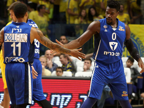 אפשר לחייך. שחקני הרצליה (מנהלת הליגה)