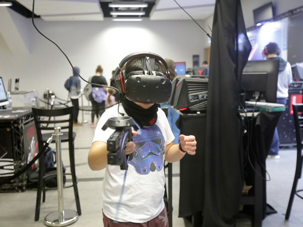 עמדות ה-VR (מציאות מדומה). צילום: ארז עמיר.