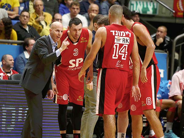 פרנקו ניסה לשמור את חניכיו מרוכזים (אלן שיבר)