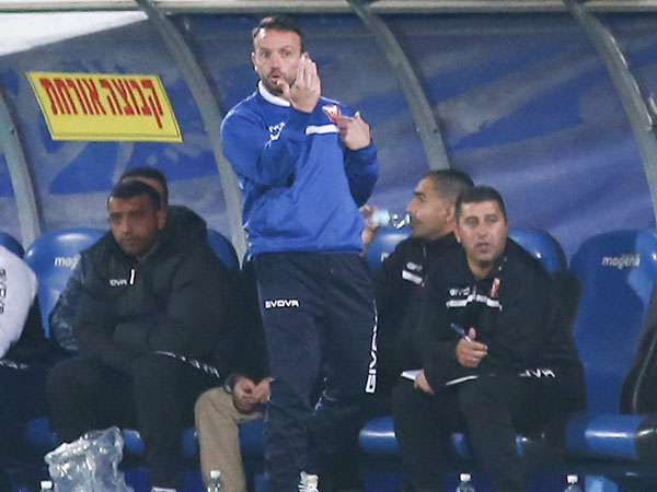 לא כל השחקנים בעדו. קרלוס (צילום: דני מרון)