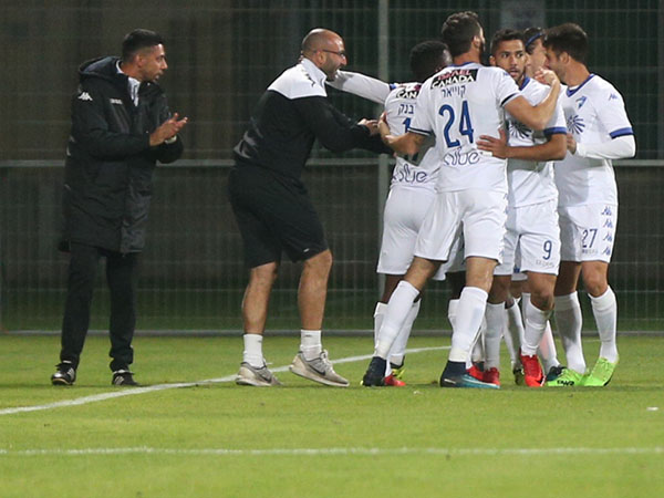 מחמאות ללקאו (סוכנות ג'יני)