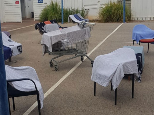 אין מכונות כביסה, יש עגלות סופר. המציאות בהפועל פ"ת