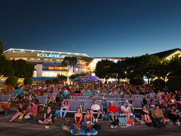 הקהל מחוץ לרוד לייבר ארנה נהנה מגמר נפלא (getty)