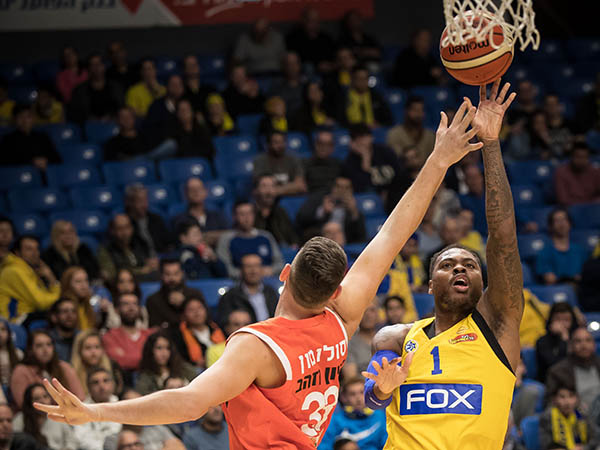 תומאס. מכבי ת"א חגגה (מנהלת)