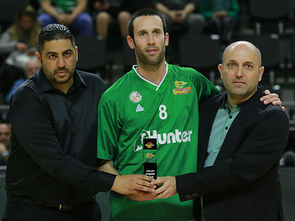 יבזורי זכה לכבוד (מנהלת)