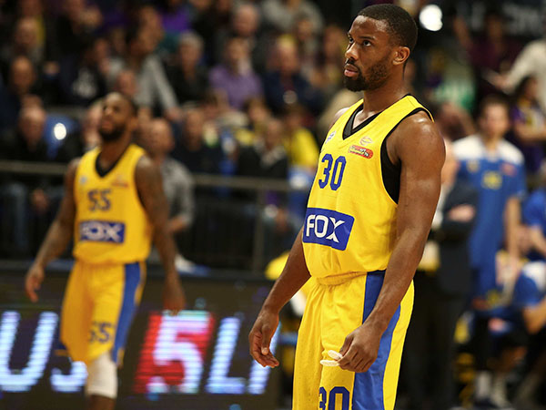 יכול רעה מאוד לאורך המשחק, אבל שלשה גדולה לקראת הסיום. קול (אלן שיבר)