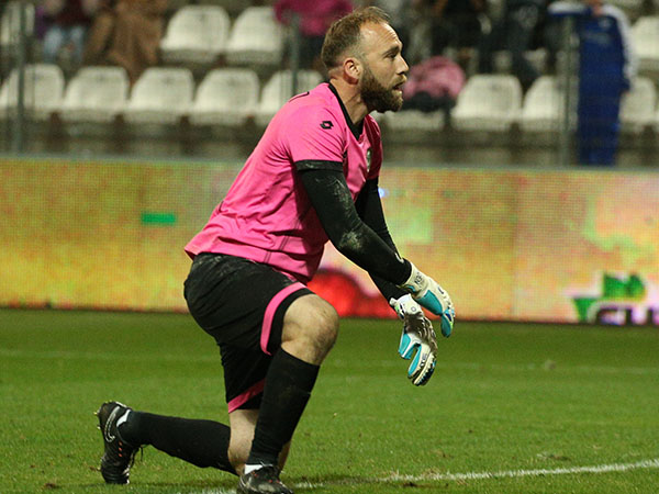 עשוי לעזוב לאירופה. עמוס (סוכנות ג'יני)