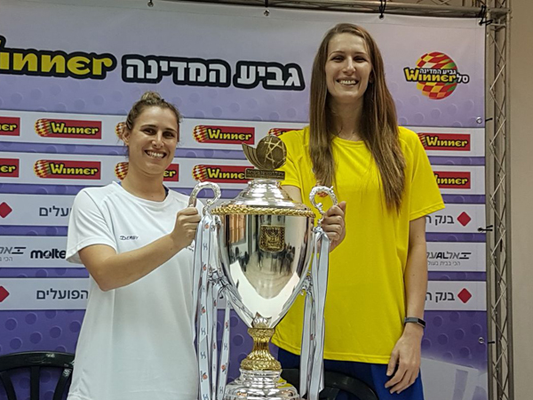 לויצקי (מימין) ופלג (משמאל). מי תניף את הגביע?