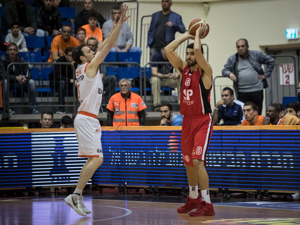 מנקו מול בן שימול. משחק צמוד בבית מכבי (מנהלת)