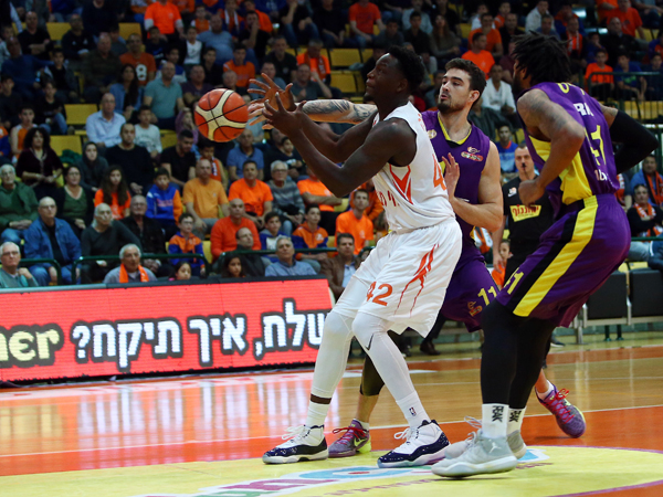 זאנה. עשה צרות בצבע (מנהלת)