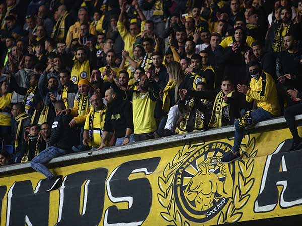 יעברו יציע. אוהדי נתניה (אלן שיבר)