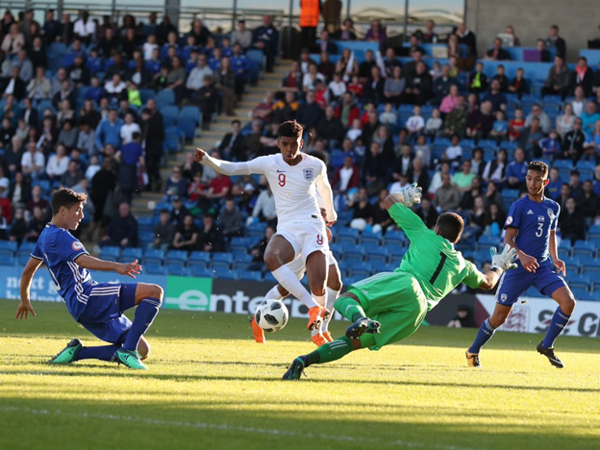 כיוף. השוער הישראלי היה אחד העסוקים על כר הדשא (getty)