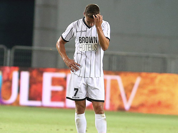 "קשה למערכת להתרומם" (אלן שיבר)