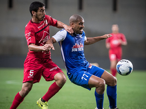 אורי מגבו. עובר צפונה (צילום: עודד קרני)